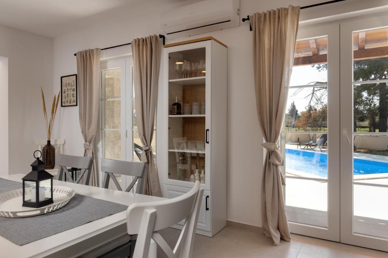 Villa Mediterra Prima Нин Экстерьер фото