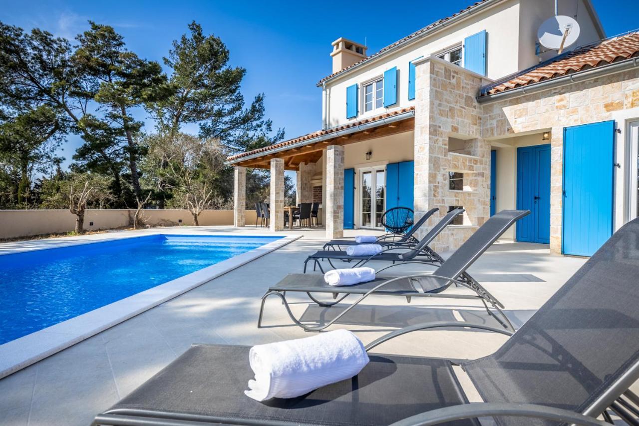 Villa Mediterra Prima Нин Экстерьер фото